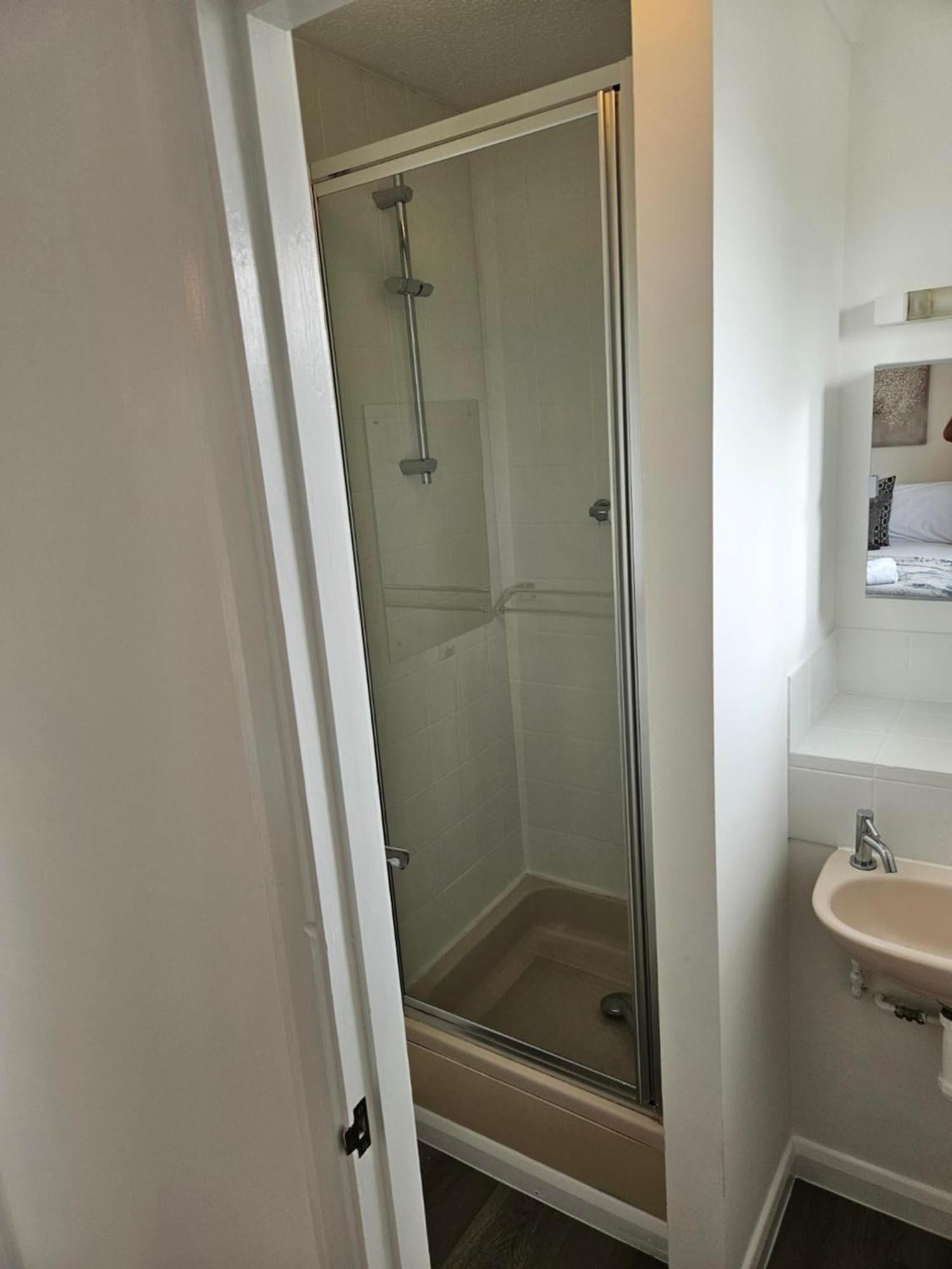 Redcot Gardens Stamford 4 Bed Contractor Familt Home With Parking Ngoại thất bức ảnh