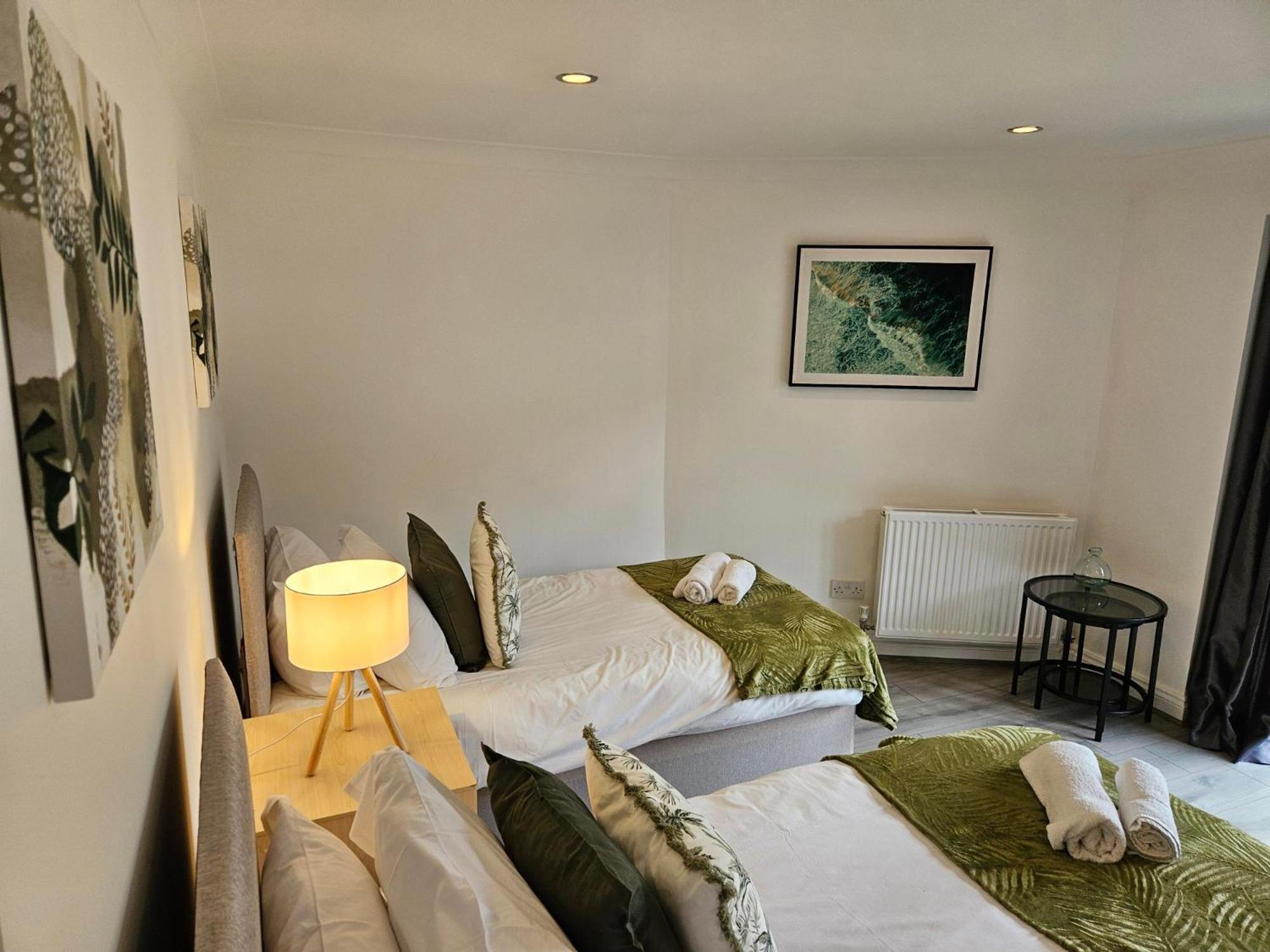 Redcot Gardens Stamford 4 Bed Contractor Familt Home With Parking Ngoại thất bức ảnh